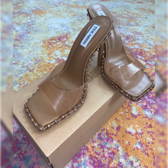 Slip on heels new w/o tags - Picture 3 of 3